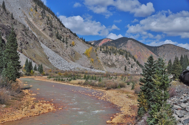 the scenery along the Animas River